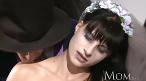 Film ruchanie starej pizdy o długich nogach z ładną Scarlet De Sade z Perv City