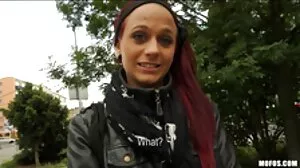 W akcji The Bed z piękną nagie stare pizdy Cara Stone z Exxxtra Small