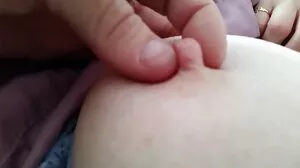 W filmie Łóżko z kuszącą Kaisą starsze pizdy Nord i Laną Roy z Tushy